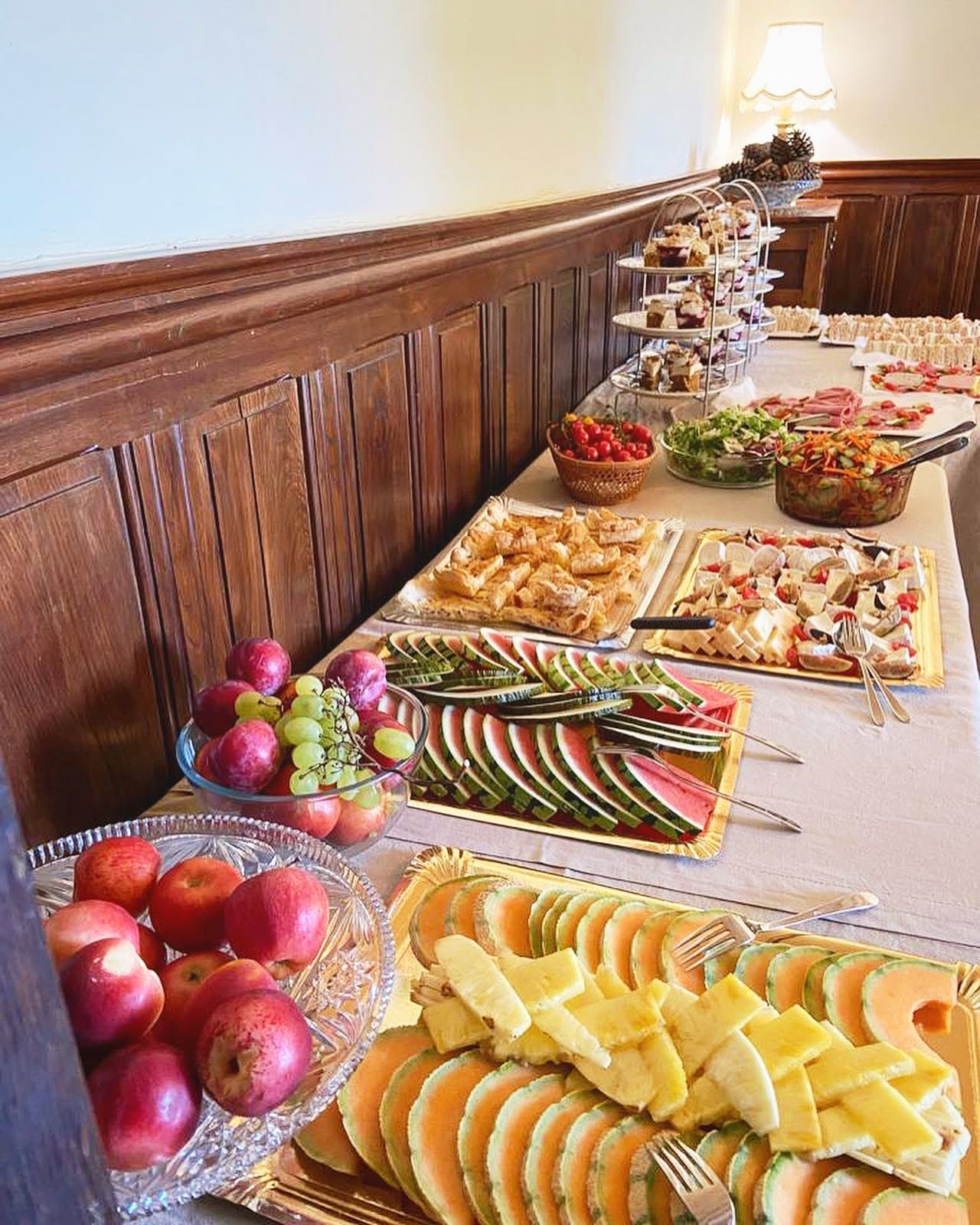 Buffet de brunch servi au Château Ville Voisin, à Augan en Bretagne